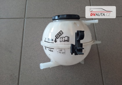 Vyrovnávací nádobka chladící kapaliny 6C0121407